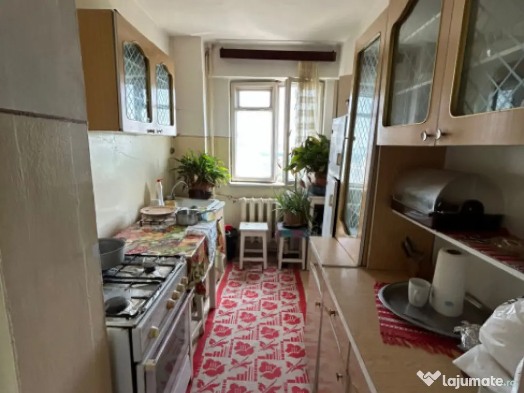 - Apartament 2 camere confort 1 Calarasilor Viziru, etaj int