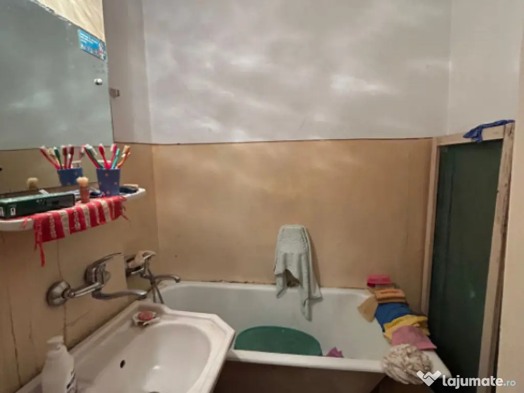 - Apartament 2 camere confort 1 Calarasilor Viziru, etaj int