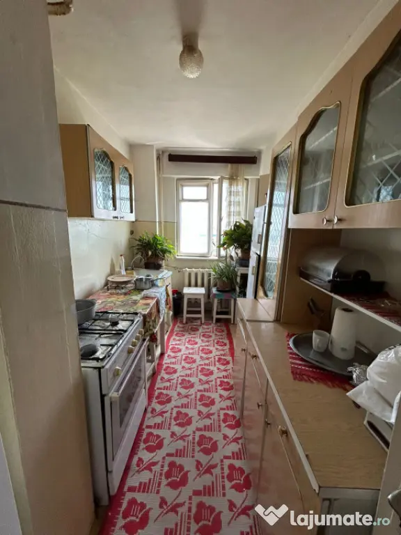 - Apartament 2 camere confort 1 Calarasilor Viziru, etaj int