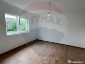 Casă / Vilă cu 5 camere de vânzare 