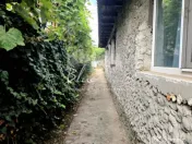 Teren cu casă demolabilă sau renovabila în Valu lui Traia 