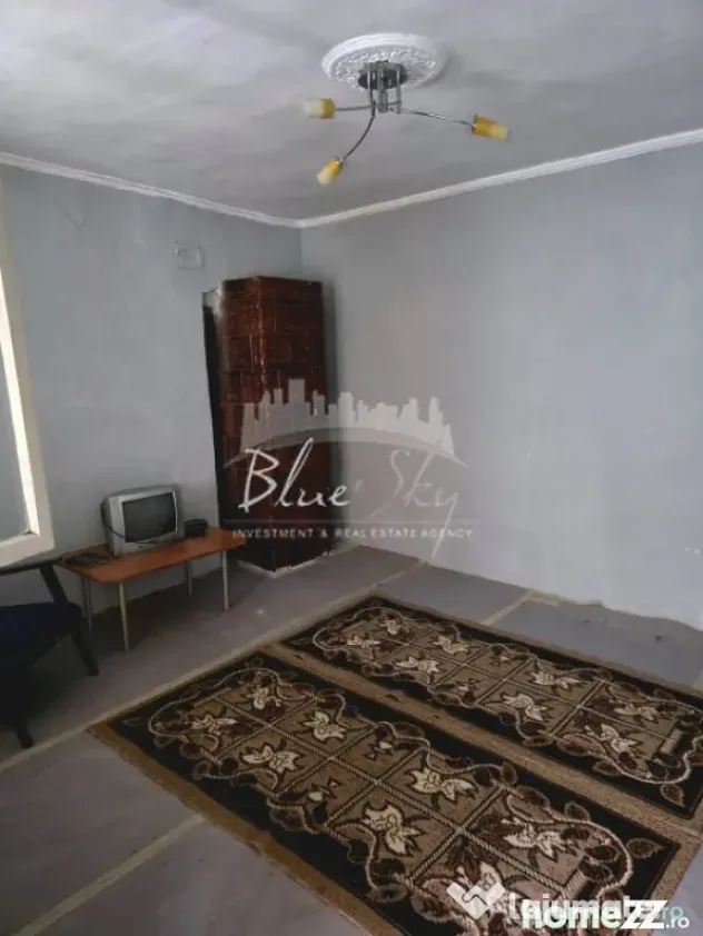 Teren cu casă demolabilă sau renovabila în Valu lui Traia