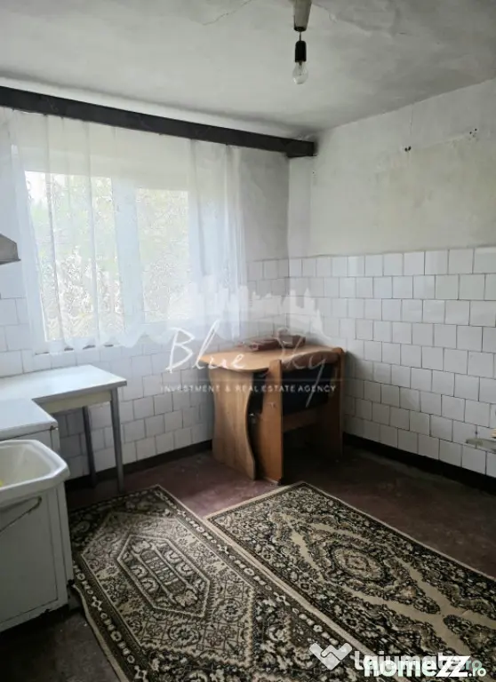 Teren cu casă demolabilă sau renovabila în Valu lui Traia