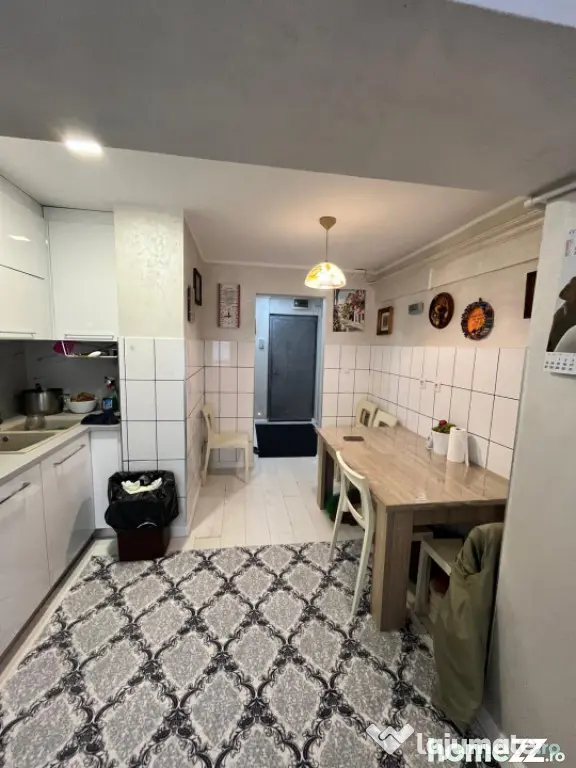 Apartament 3 camere, 80 mp, etaj 3 ,Radauti