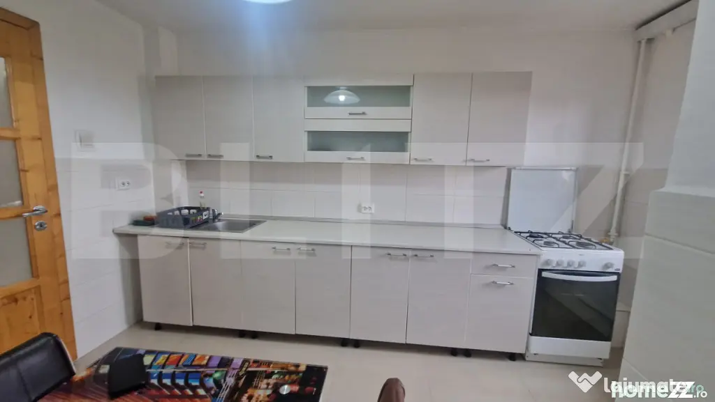 Apartament cu 3 camere decomandate, 68 mp, bloc renovat si i - Brasov (Brasov)