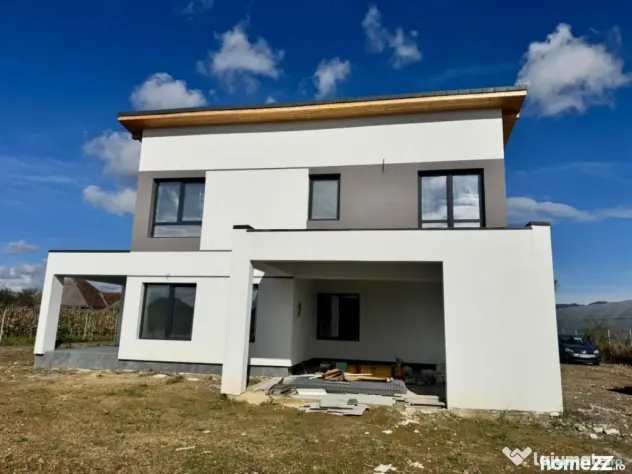 Casă individuală finisată complet – Clasă energetică - Sasar (Maramures)