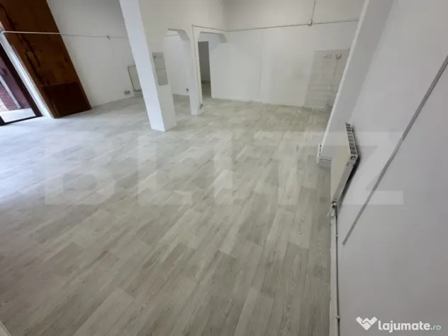 Spatiu comercial la cheie, de inchiriat, cu 2 intrari, Deva