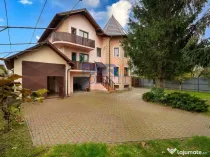 Vilă cu 6 dormitoare, 2 garaje, anexe multiple - 2076 mp...