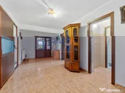 Vilă cu 6 dormitoare, 2 garaje, anexe multiple - 2076 mp... 