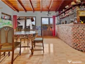 Vilă cu 6 dormitoare, 2 garaje, anexe multiple - 2076 mp... 