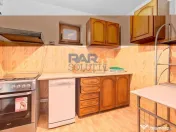 Vilă cu 6 dormitoare, 2 garaje, anexe multiple - 2076 mp... 