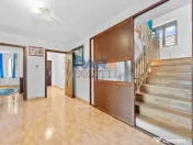 Vilă cu 6 dormitoare, 2 garaje, anexe multiple - 2076 mp... 