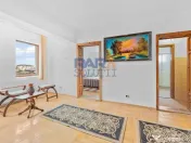 Vilă cu 6 dormitoare, 2 garaje, anexe multiple - 2076 mp... 