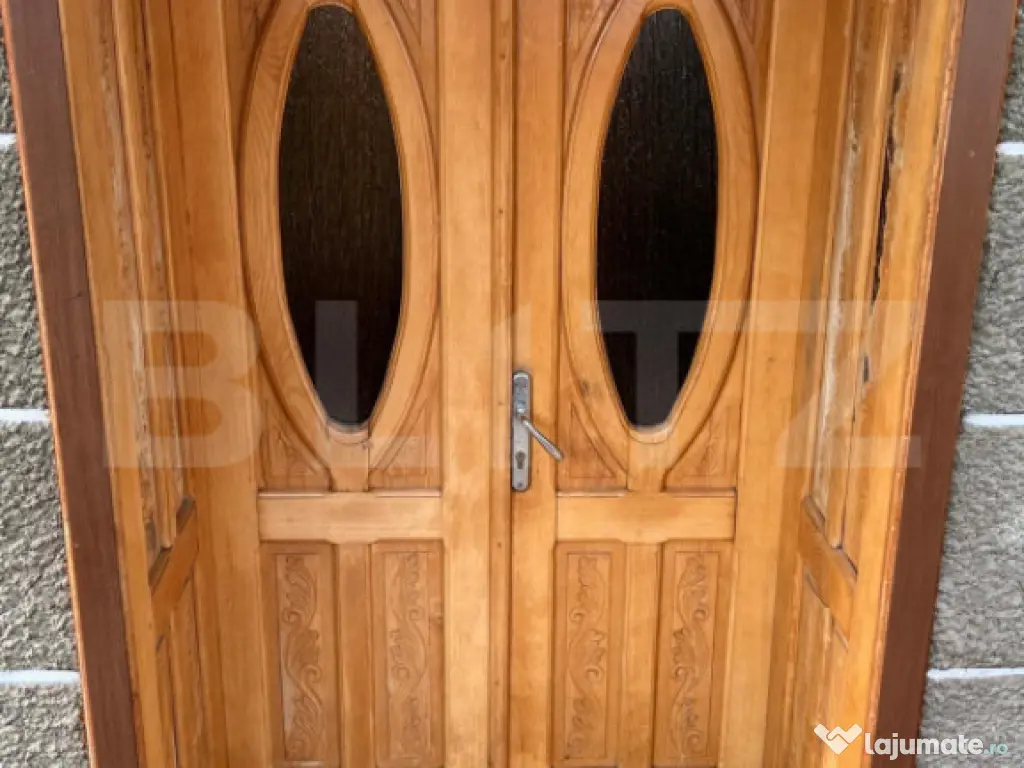 Casă individuală cu 5 camere și teren de 1231 mp în Suce