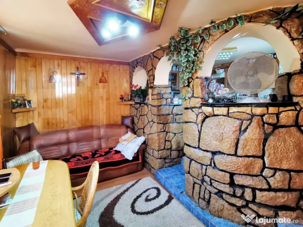 Casă individuală cu 5 camere și teren de 1231 mp în Suce