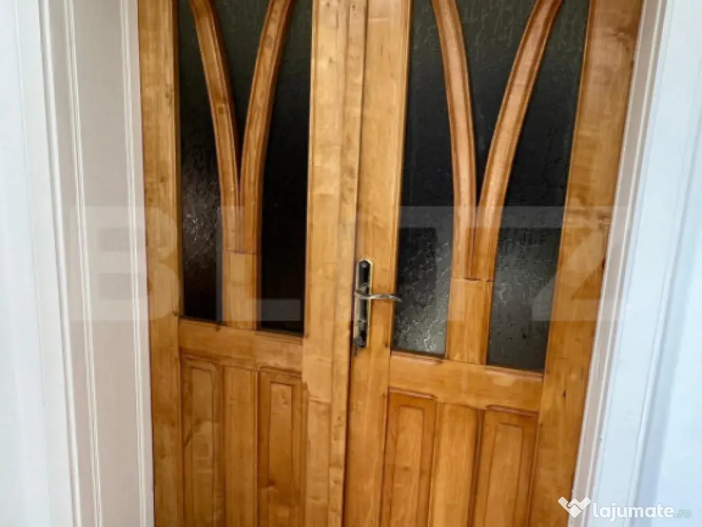 Casă individuală cu 5 camere și teren de 1231 mp în Suce