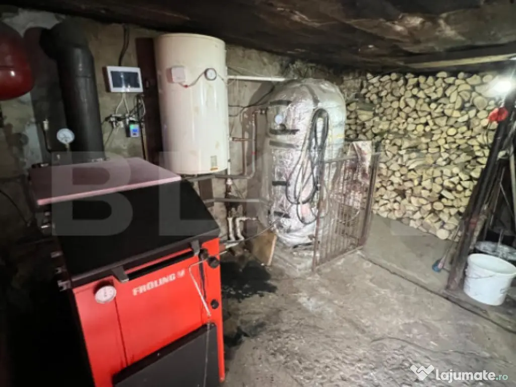 Casă individuală cu 5 camere și teren de 1231 mp în Suce