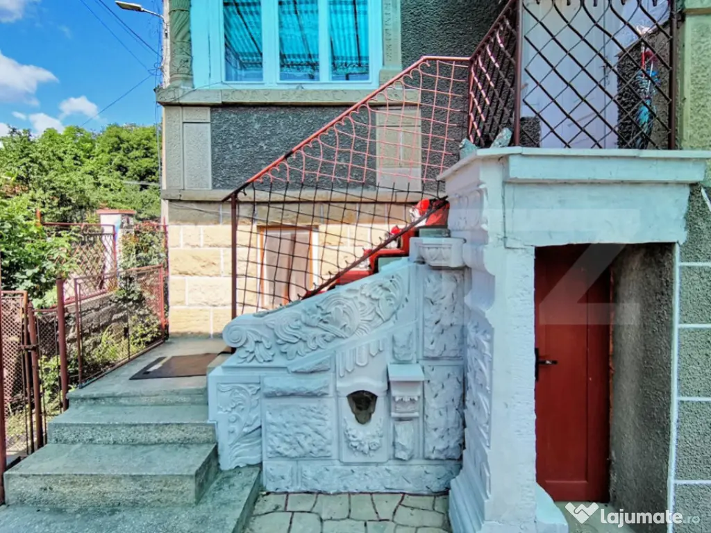 Casă individuală cu 5 camere și teren de 1231 mp în Suce