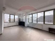 Birou luminos 70 mp în clădire modernă, zona Calea Dum...