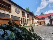 Pensiune de vânzare, 600 mp, pe malul lacului Firiza