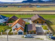 Doua case in stil canadian – confort modern intr-un cad... 