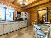 Doua case in stil canadian – confort modern intr-un cad... 