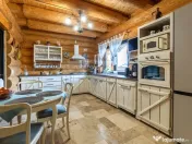 Doua case in stil canadian – confort modern intr-un cad... 