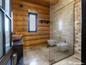 Doua case in stil canadian – confort modern intr-un cad... 