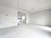 Jumatate de duplex de vanzare, Parter + Etaj, 5 camere si 2 bai, Sag 