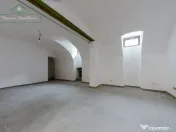 Casă individuală cu potențial comercial și rezidențial, 