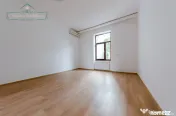Casă individuală cu potențial comercial și rezidențial, 