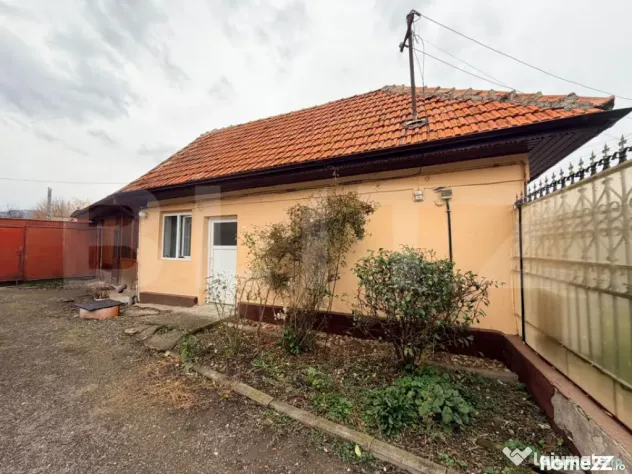 Casă de vânzare – proprietate generoasă 2.285 m² teren