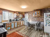 Casă cu 5 camere in Barzava 