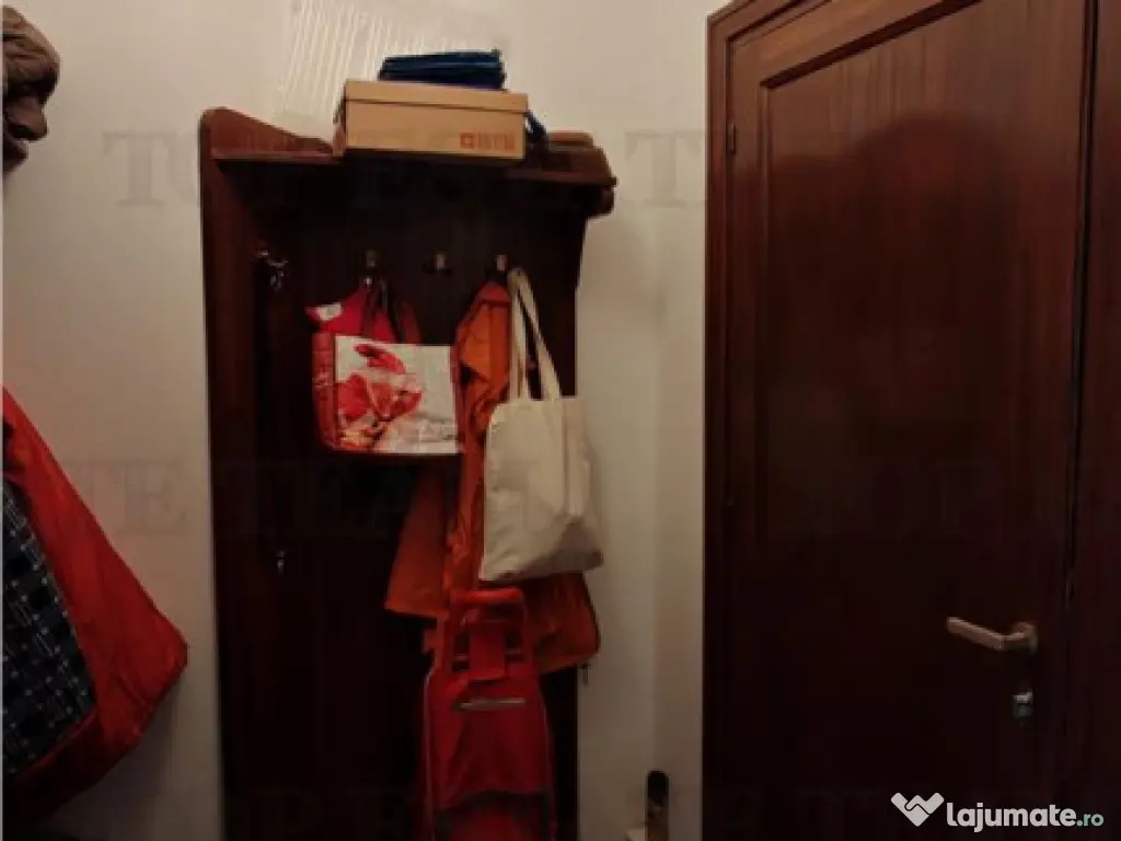 Apartament de 3 camere ultracentral, 2 intrari, lift cu acce