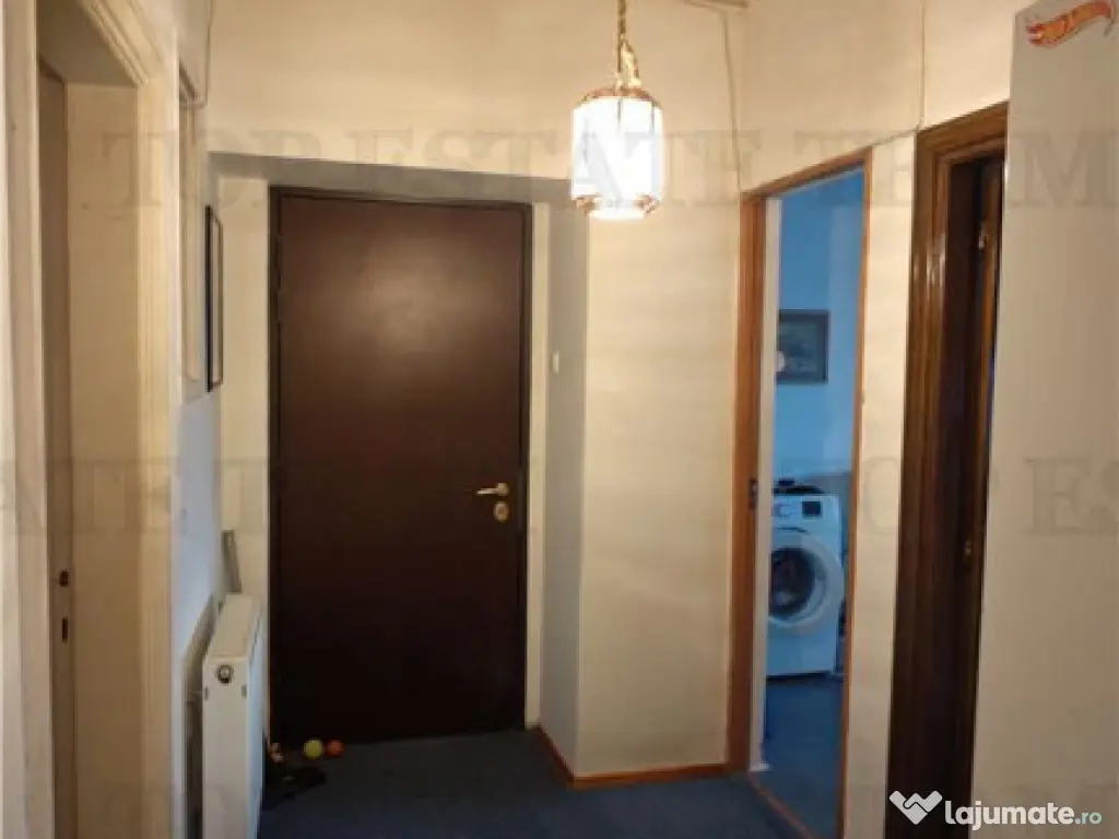 Apartament de 3 camere ultracentral, 2 intrari, lift cu acce