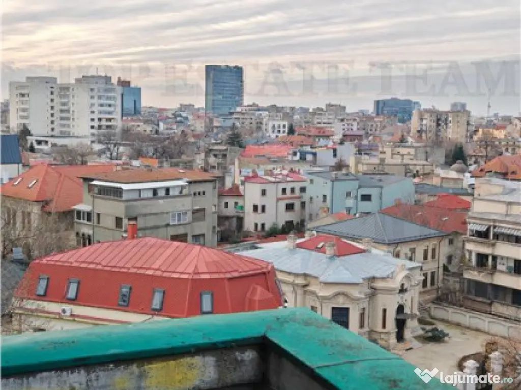 Apartament de 3 camere ultracentral, 2 intrari, lift cu acce