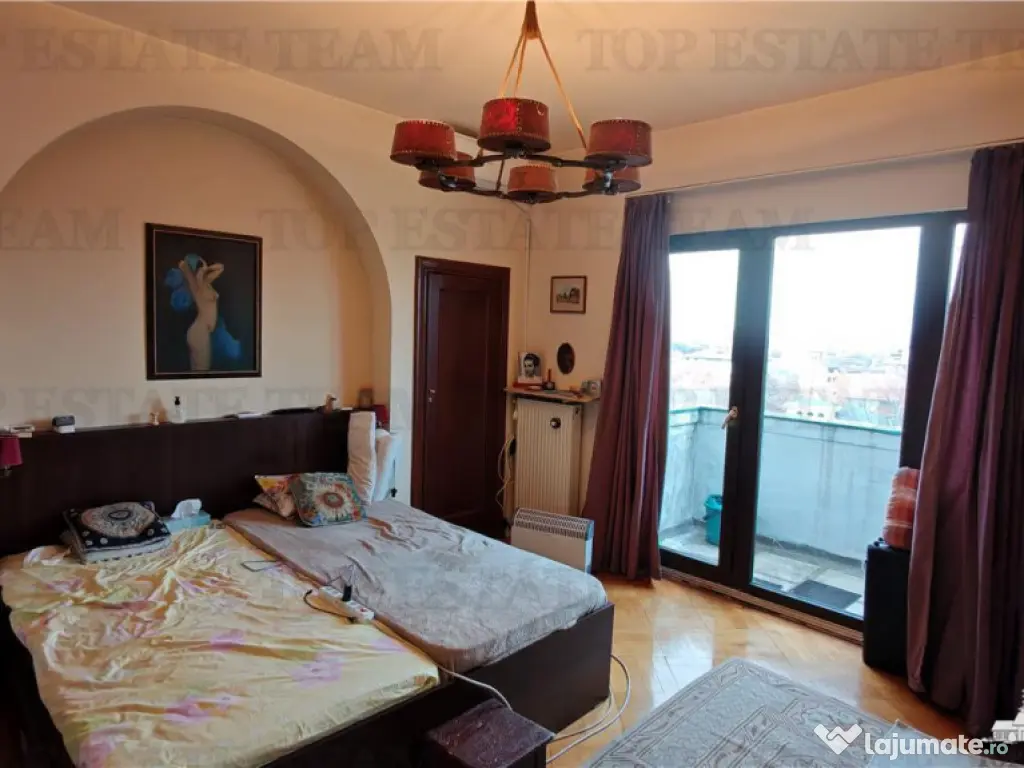 Apartament de 3 camere ultracentral, 2 intrari, lift cu acce