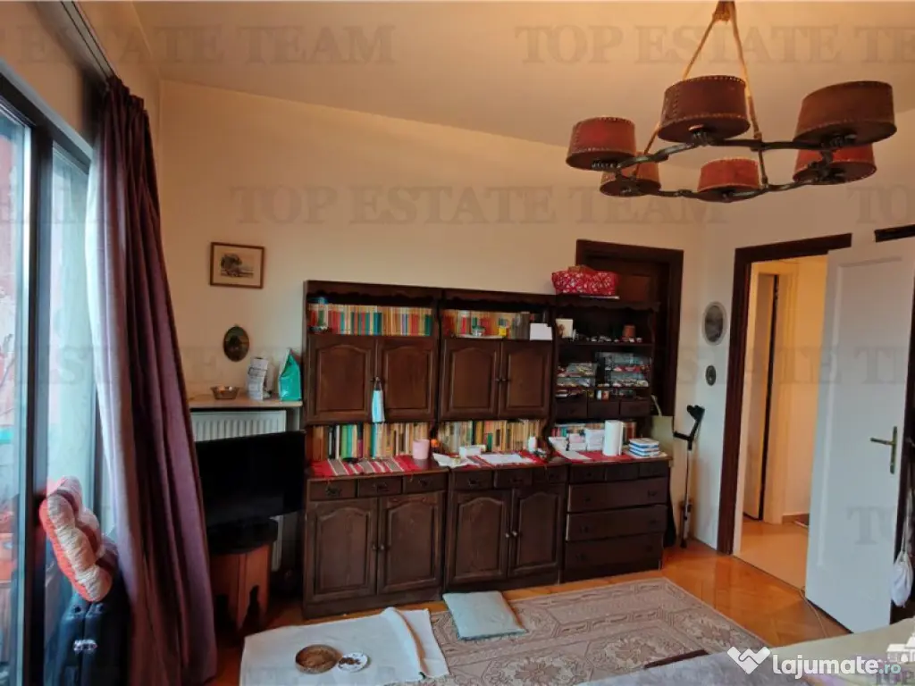 Apartament de 3 camere ultracentral, 2 intrari, lift cu acce