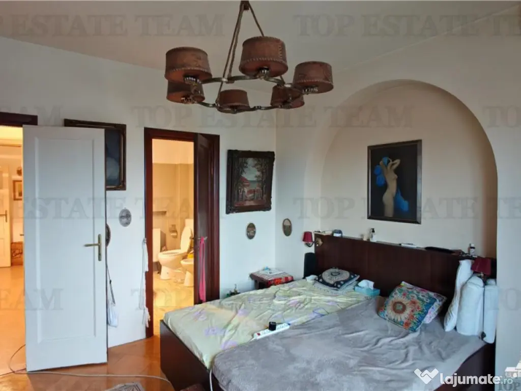 Apartament de 3 camere ultracentral, 2 intrari, lift cu acce