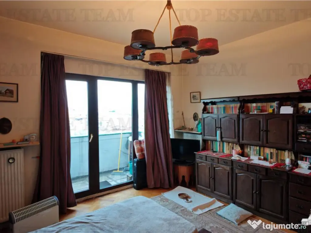 Apartament de 3 camere ultracentral, 2 intrari, lift cu acce