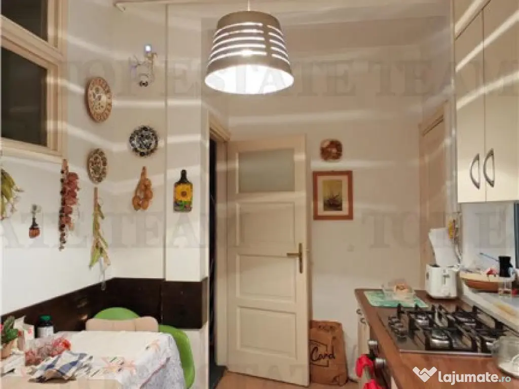 Apartament de 3 camere ultracentral, 2 intrari, lift cu acce