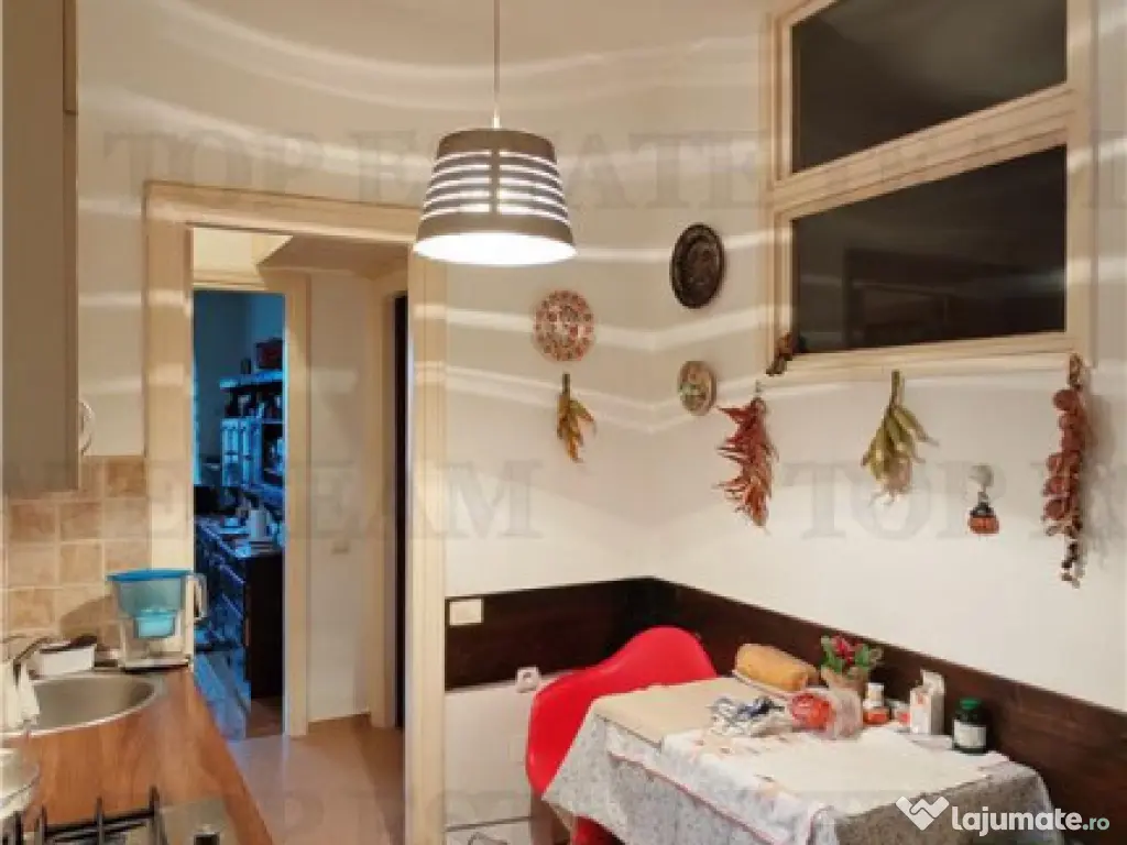 Apartament de 3 camere ultracentral, 2 intrari, lift cu acce