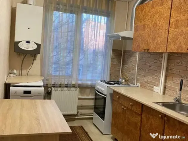 3 Camere zona Gorjului