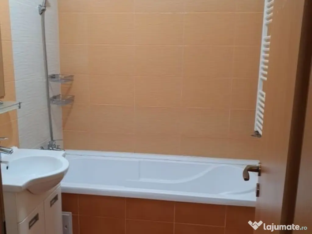 Garsoniera de inchiriat la Piata Romana