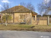 Casă de vanzare, pozitie excelenta, la intrare in Loc. G... 