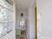 Casă de vanzare, pozitie excelenta, la intrare in Loc. G... 