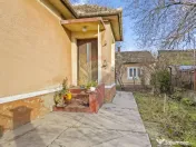 Casă de vanzare, pozitie excelenta, la intrare in Loc. G... 