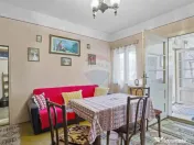 Casă de vanzare, pozitie excelenta, la intrare in Loc. G... 