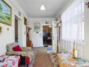 Casă de vanzare, pozitie excelenta, la intrare in Loc. G... 