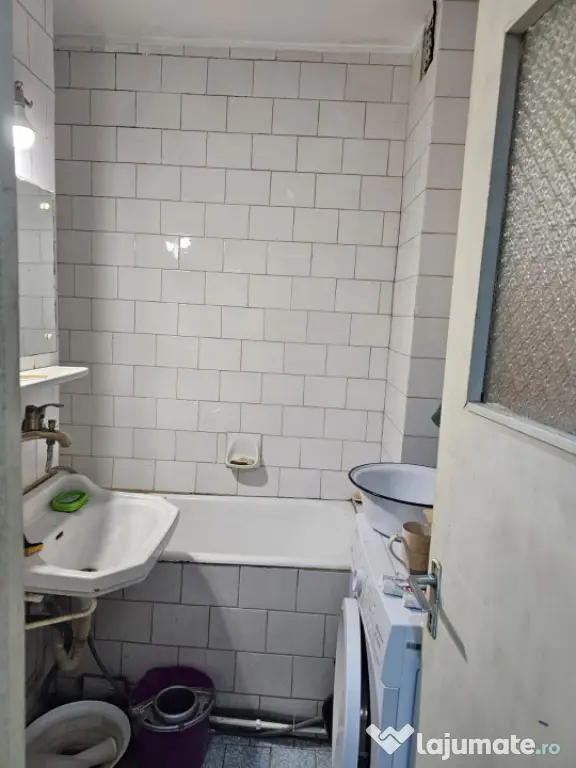 - Apartament 2 camere, confort 1 decomandat, Zona Centrala.